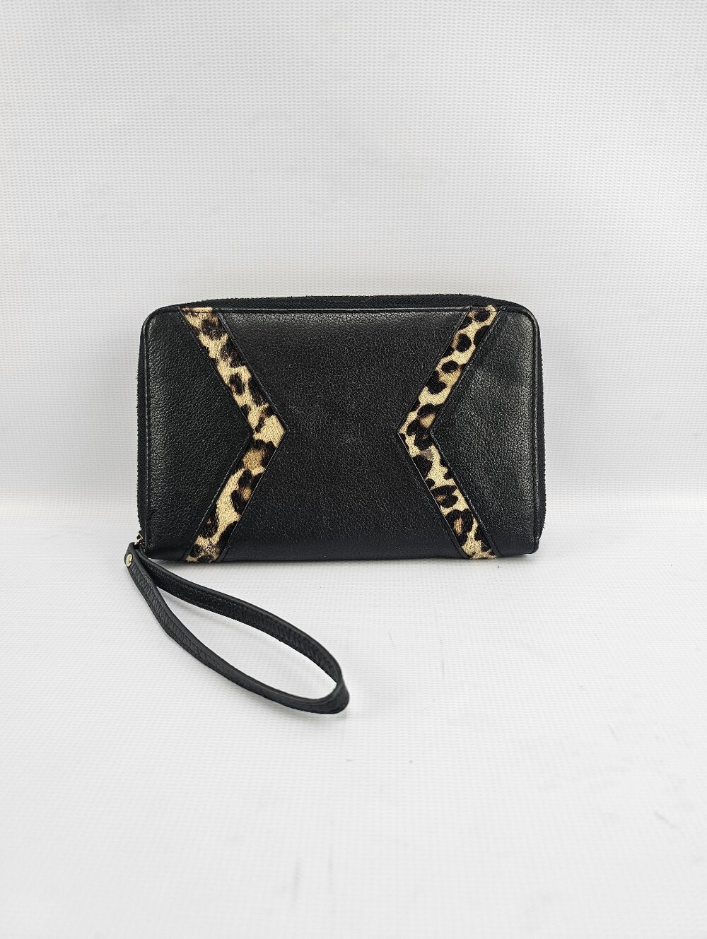 Silpada Zahara Zip Wallet / Wristlet Black Leather Leopard Print Pannel